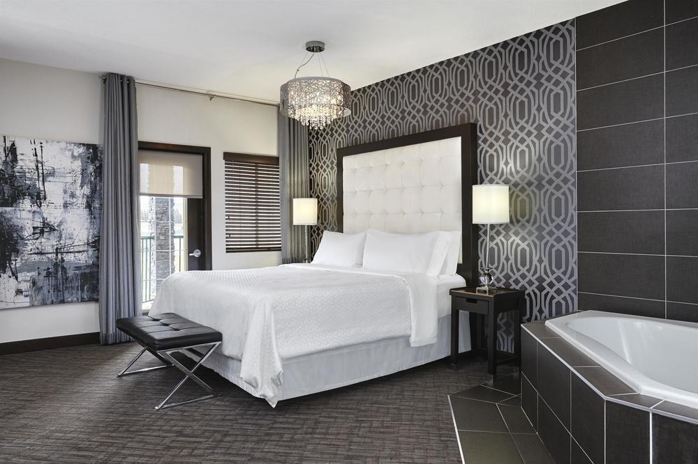 Four Points By Sheraton Hotel & Suites Calgary West Екстериор снимка