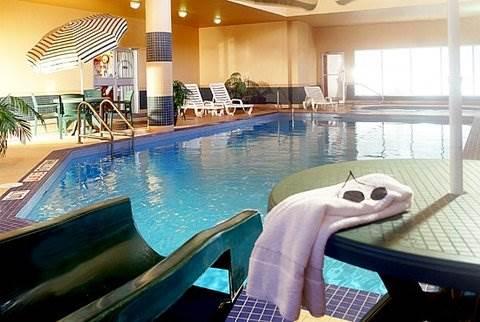 Four Points By Sheraton Hotel & Suites Calgary West Екстериор снимка