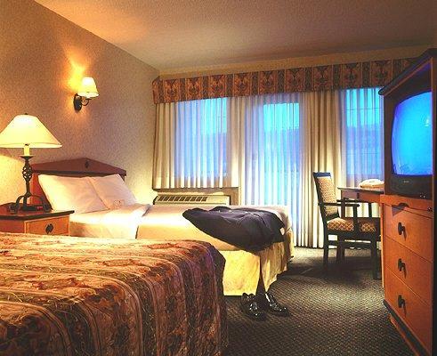 Four Points By Sheraton Hotel & Suites Calgary West Стая снимка