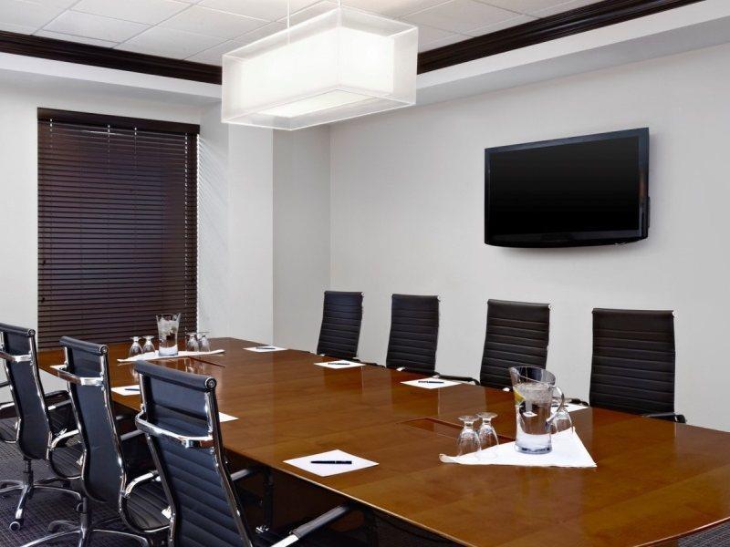 Four Points By Sheraton Hotel & Suites Calgary West Екстериор снимка