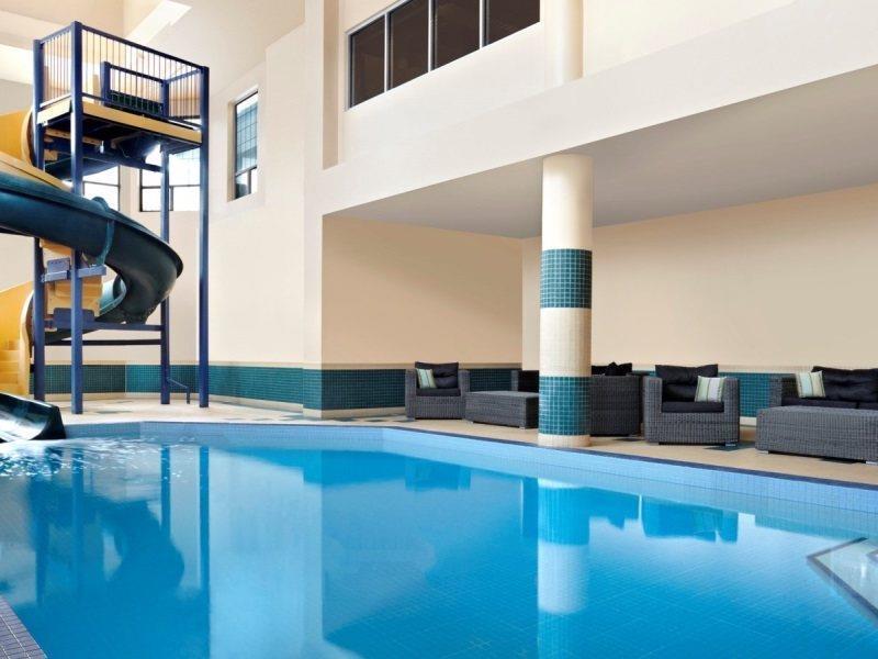 Four Points By Sheraton Hotel & Suites Calgary West Екстериор снимка