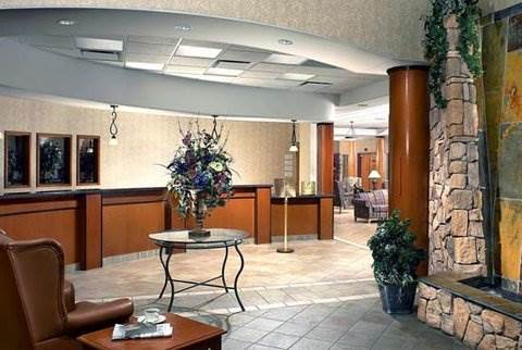 Four Points By Sheraton Hotel & Suites Calgary West Интериор снимка